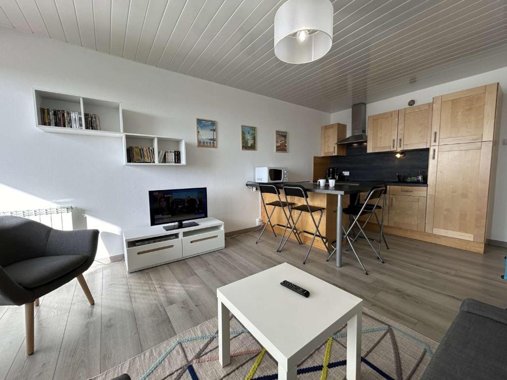 Appartement à 100m de la plage avec balcon, parking, classé 2 étoiles - FR-1-224C-66 - 3
