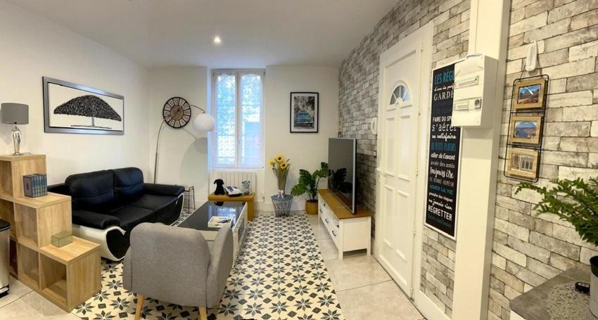 Appartement moderne proche thermes avec balcon et place de parking - 1
