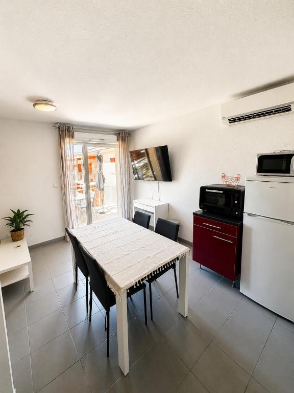 Cozy 1-bedroom apartment with pool & balcony - 5