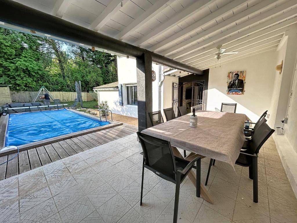 Maison familiale, piscine, clim, quartier calme - 2