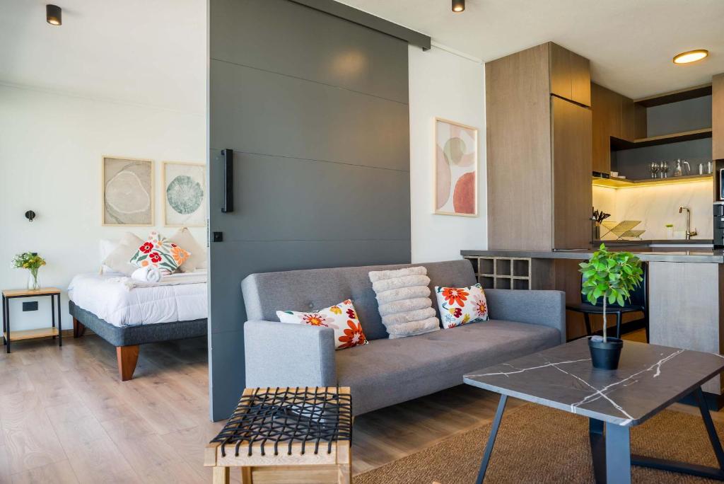 Chic 2BR2BA Haven in the Heart of Las Condes Oasis - 4