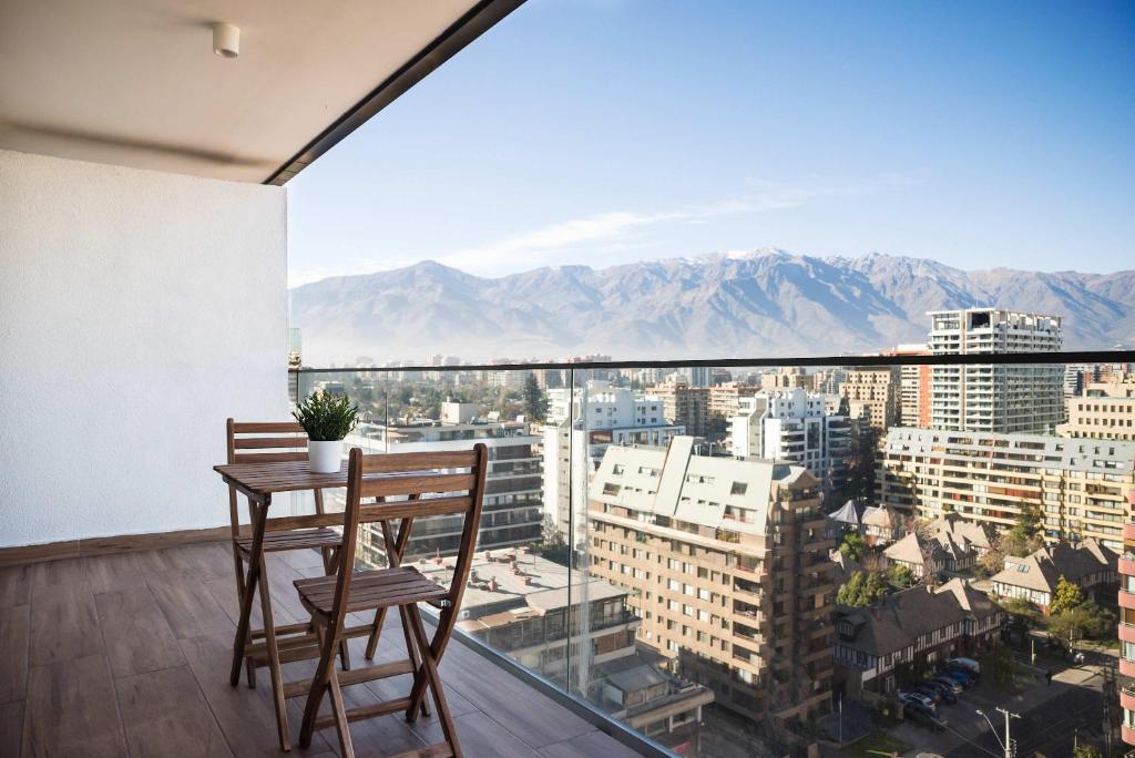 Chic 2BR2BA Haven in the Heart of Las Condes Oasis - 5