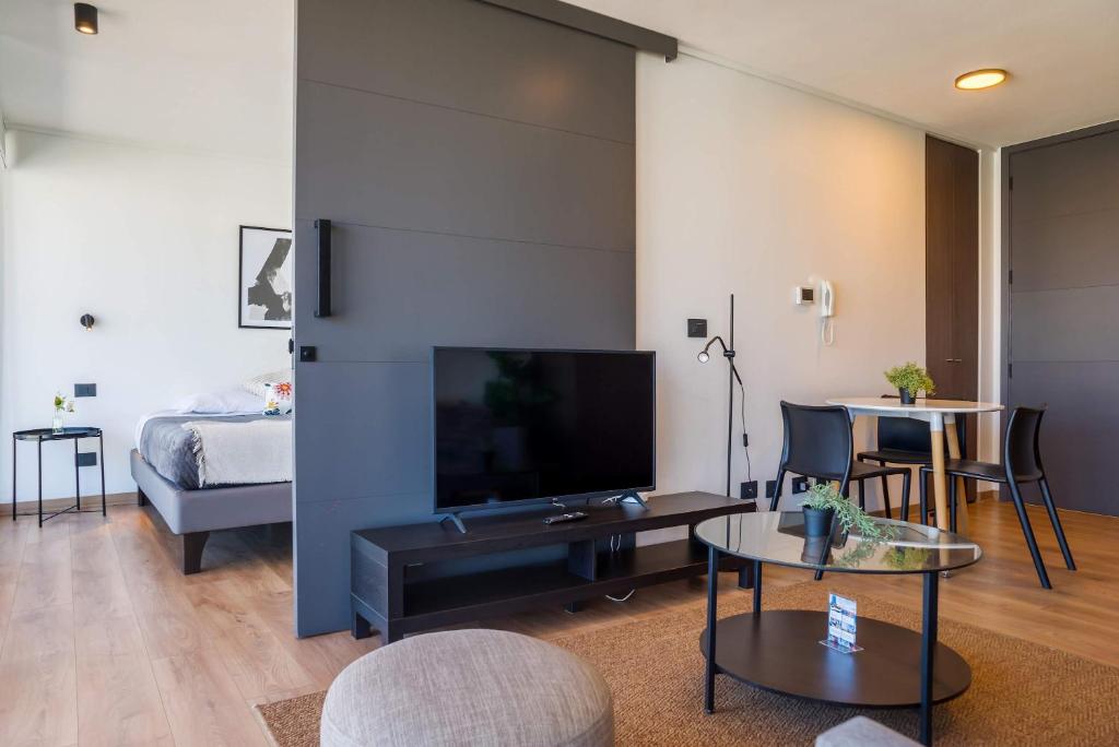 Chic 2BR Apt in Las Condes with Pool & Views - 5
