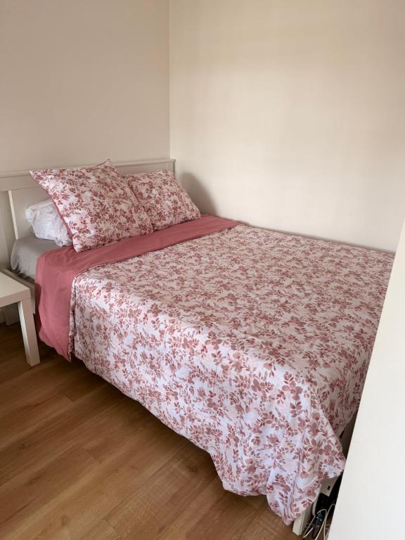 10 minutes walk from the beautiful Eiffel Tower - 4