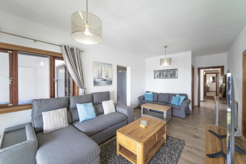 Exquisite Lanzarote Villa Villa Nova Vista 4 Bedrooms Spectacular Sea View - 2