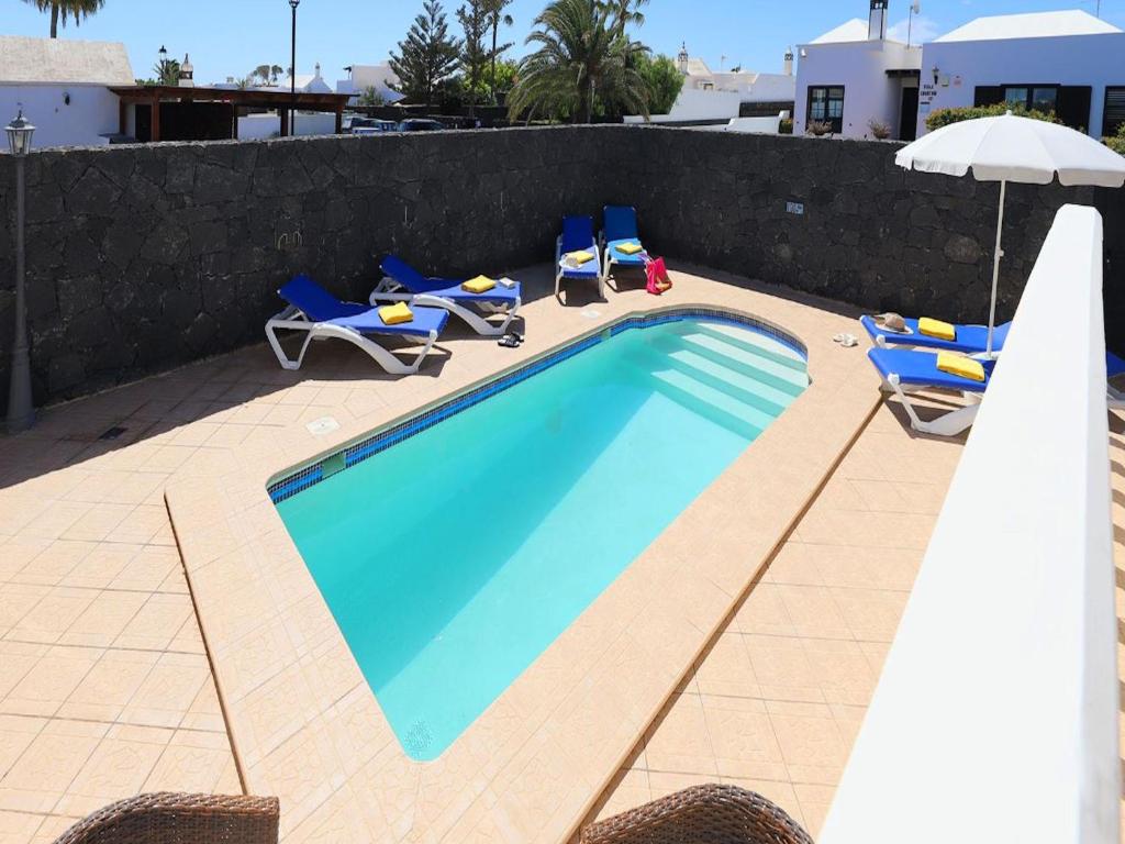 Cosy Lanzarote Villa 3 Bedrooms Heated Pool Villa Honey - 2