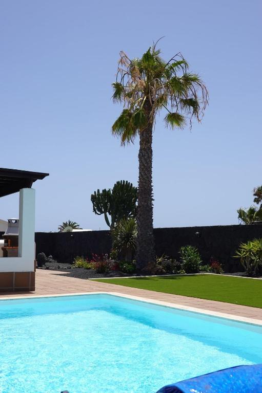 Endearing Lanzarote Villa Villa Dorada 3 Bedrooms Private Pool - 2