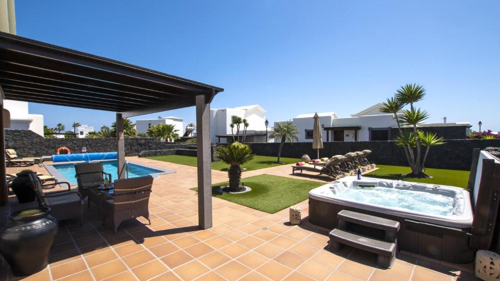 Marvelous Playa Blanca Villa 2 Bedrooms Villa Kagura Spacious - 2