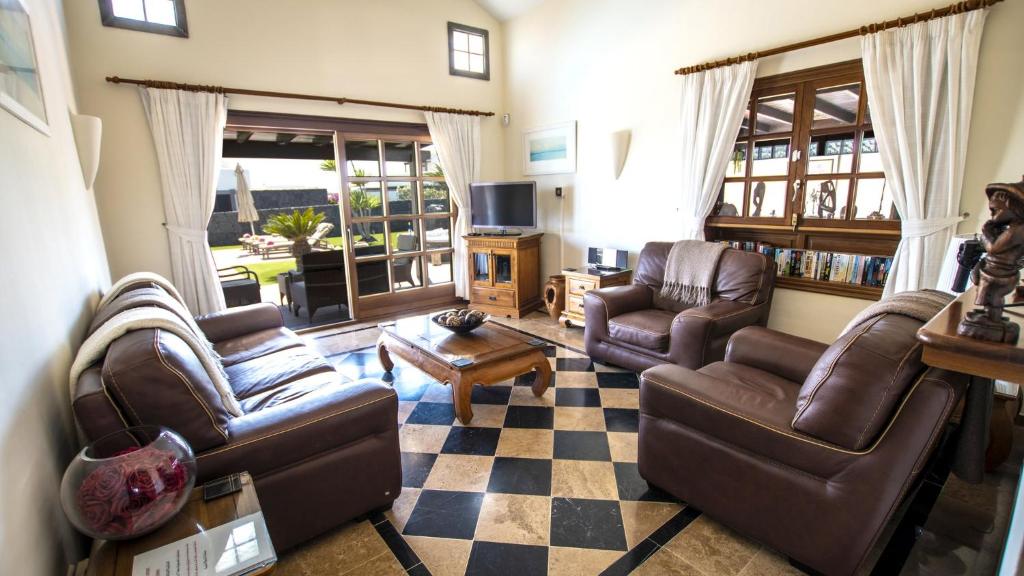 Marvelous Playa Blanca Villa 2 Bedrooms Villa Kagura Spacious - 4
