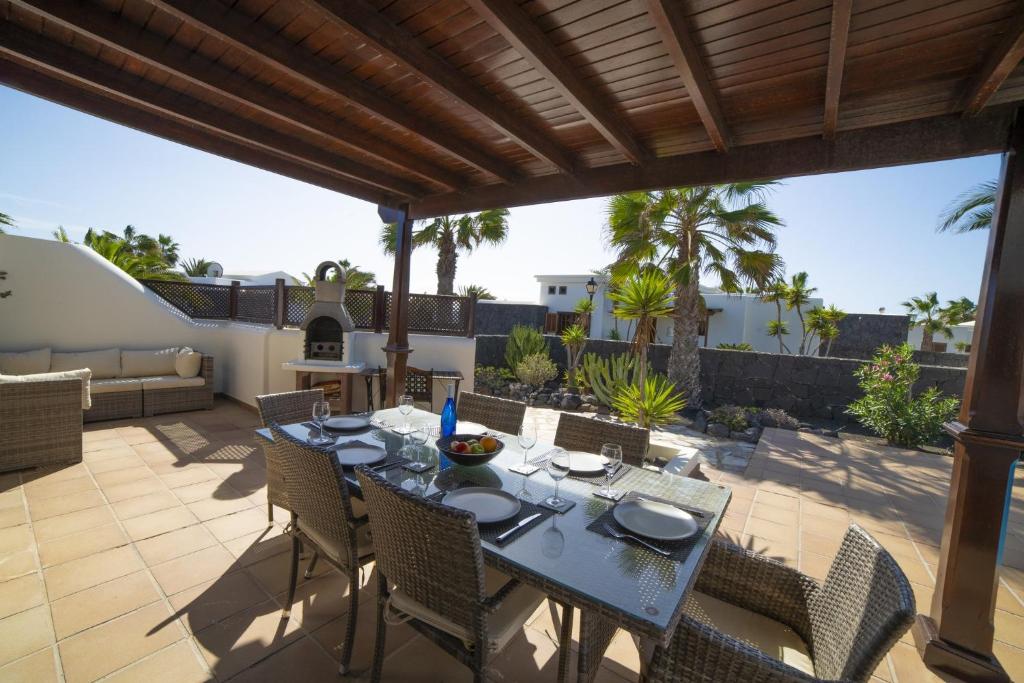 Sensational Playa Blanca Villa 3 Bedrooms Villa Myoga Spacious - 2