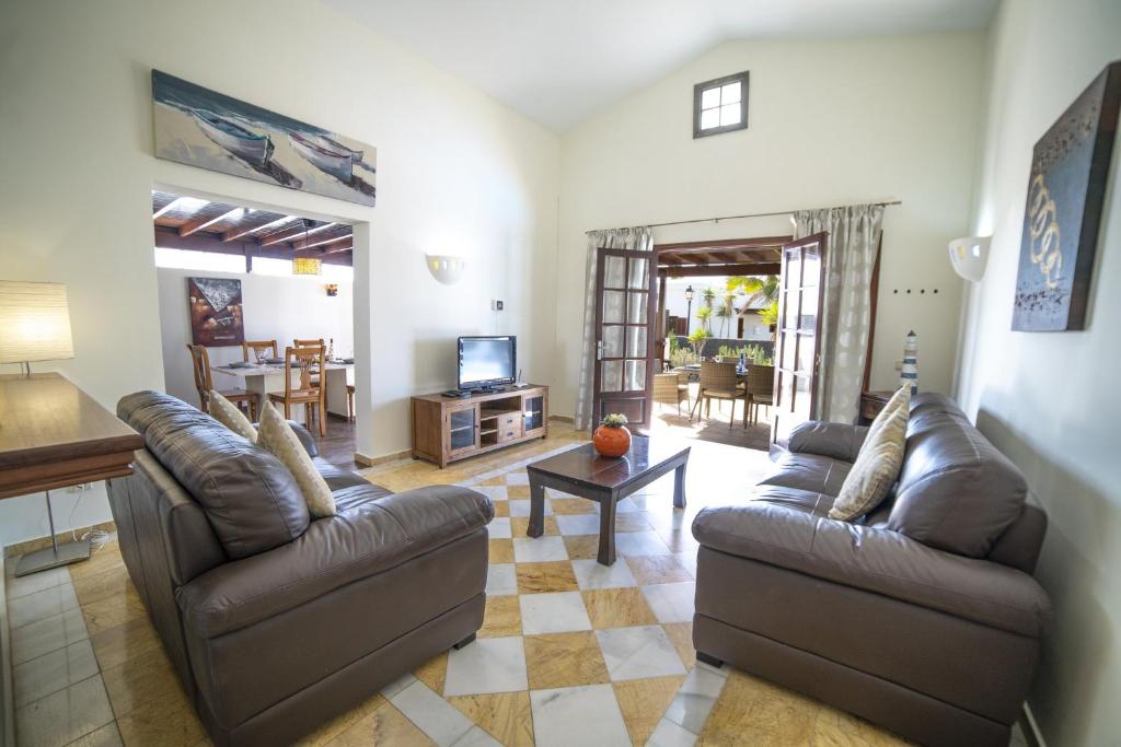 Sensational Playa Blanca Villa 3 Bedrooms Villa Myoga Spacious - 4