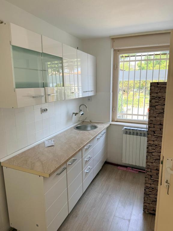 Riverside Residence, 10min Airport - 2