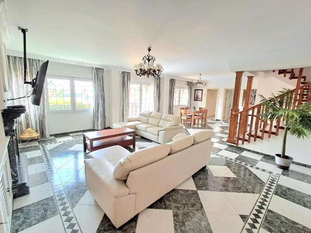 6 Bedroom Villa with Private Pool Games Room - 4