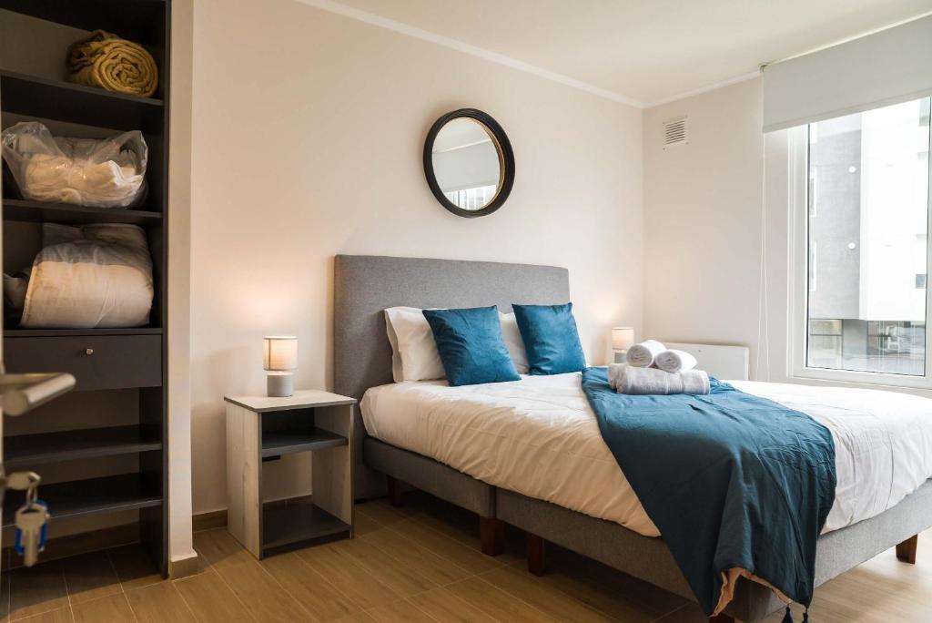 Family-Ready 2 Double Beds Sofa Bed Providencia - 4