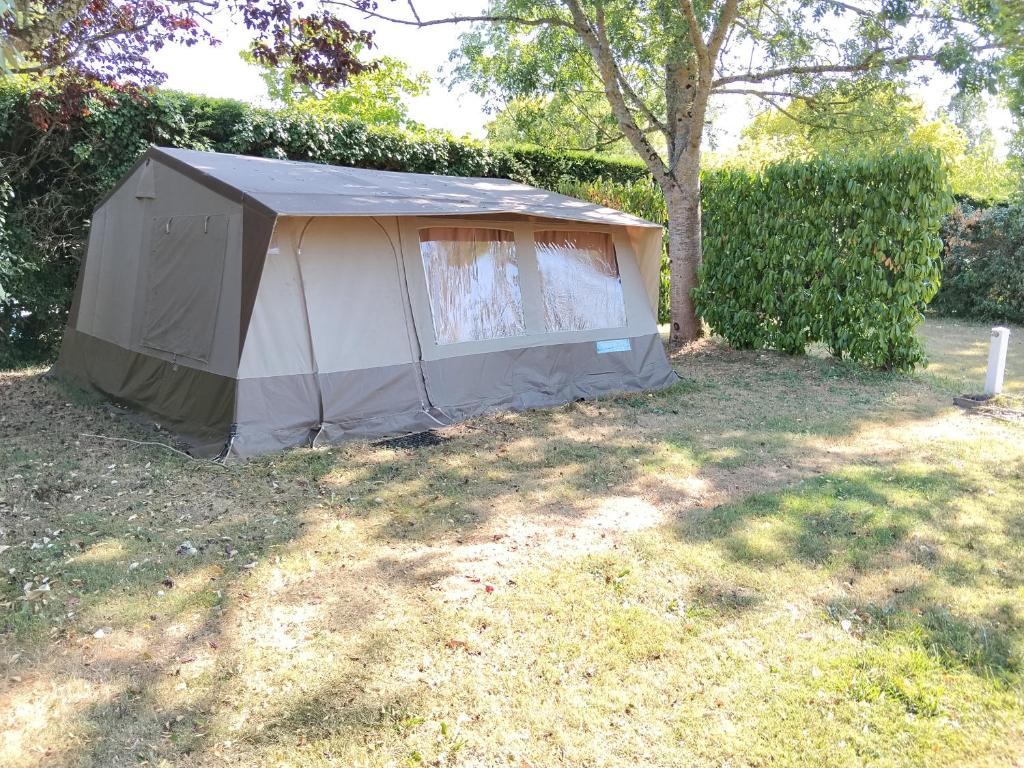 Camping 4 étoiles Les Amiaux - Tente bungalow équipée 23m2 - Piscines - 900m plage - Sezonia - 2