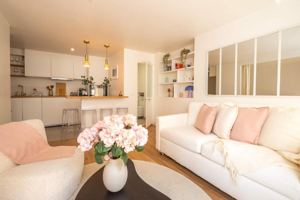 Cozy Renovated Apartment Heart of Paris - 1