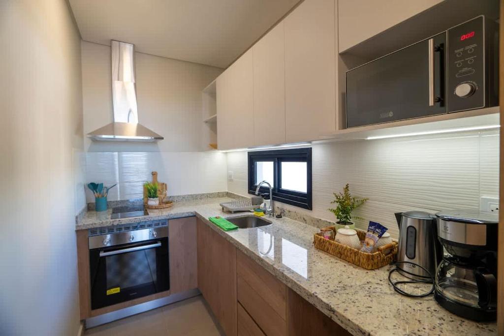 One-Bedroom with Balcony Near Malls Pool and City Views - 5