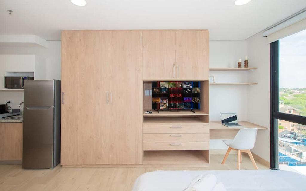 Great Location with Gym Pool City Views and WiFi - 1