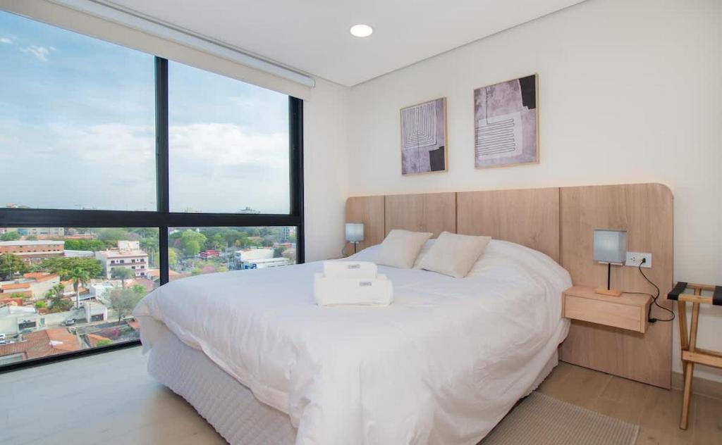 Great Location with Gym Pool City Views and WiFi - 2