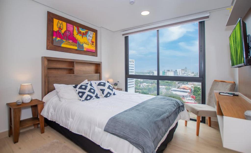 Chic One-Bedroom in a Prime Location with Pool and Gym - 1