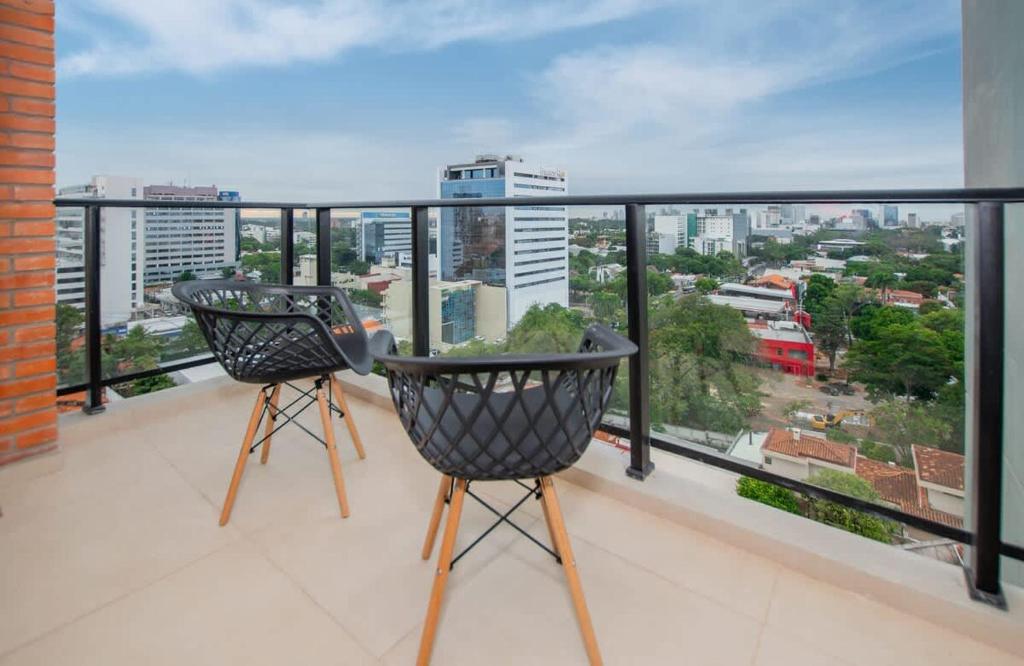 Chic One-Bedroom in a Prime Location with Pool and Gym - 4