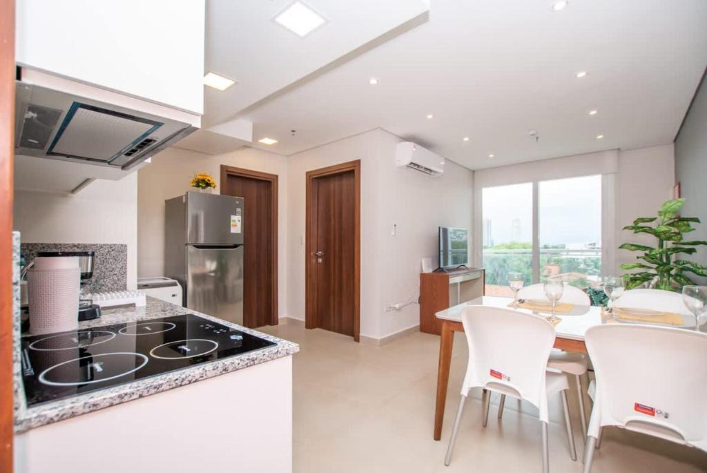 Comfortable One-Bedroom Apartment with Balcony Private BBQ and Free Parking - 2