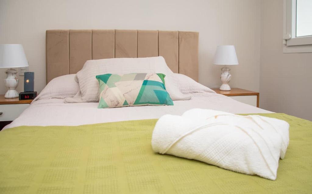 Comfortable One-Bedroom Apartment with Balcony Private BBQ and Free Parking - 4