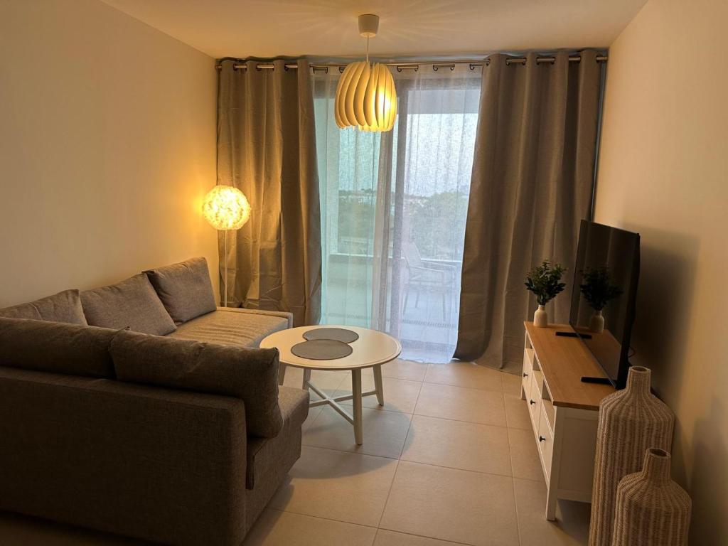 Stylish Apartment Near Beach & Golf - 4