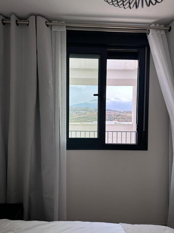 Stylish Apartment Near Beach & Golf - 5