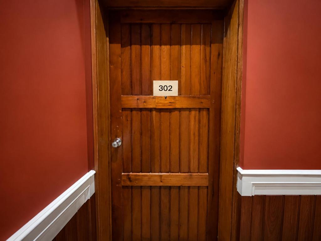 Cavi Rooms 302 - 4