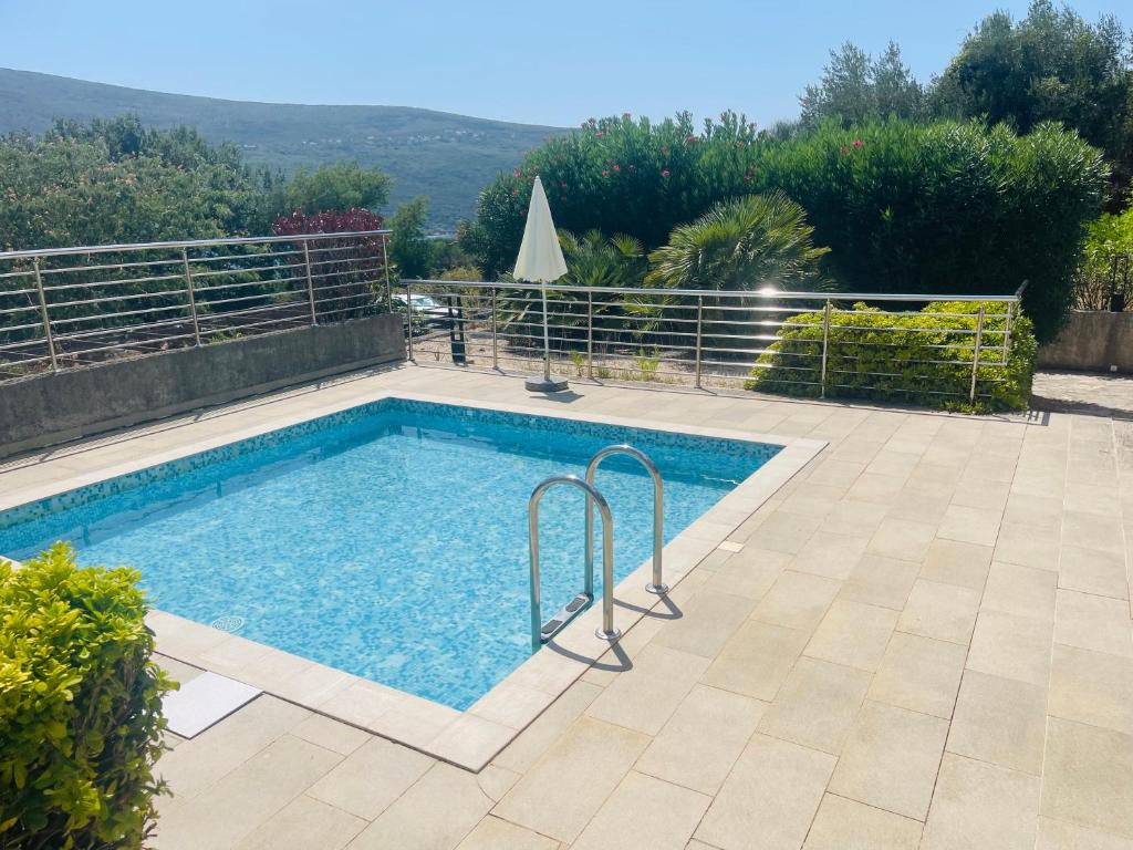 Sunny two bedroom apartment Acacia Hills C3 with shared pool - 3
