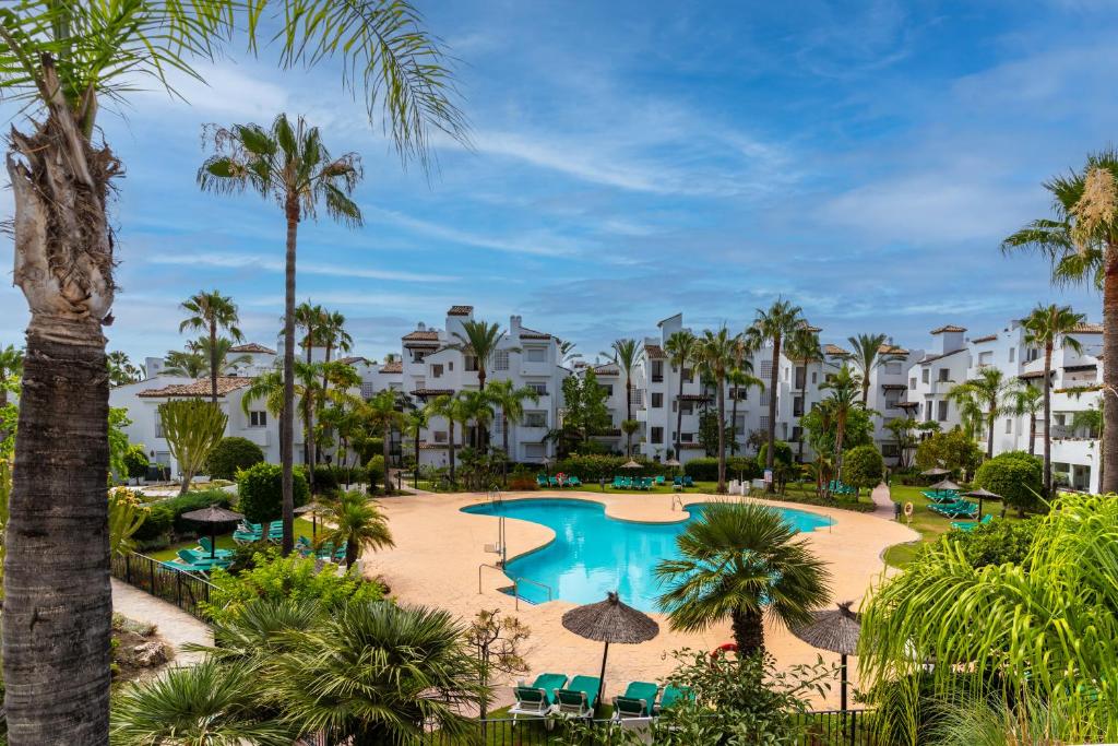 Costalita Beach Residence with Pool, Reserved Garage Parking & Direct Beach Access by Downtown Apartments Spain - 4