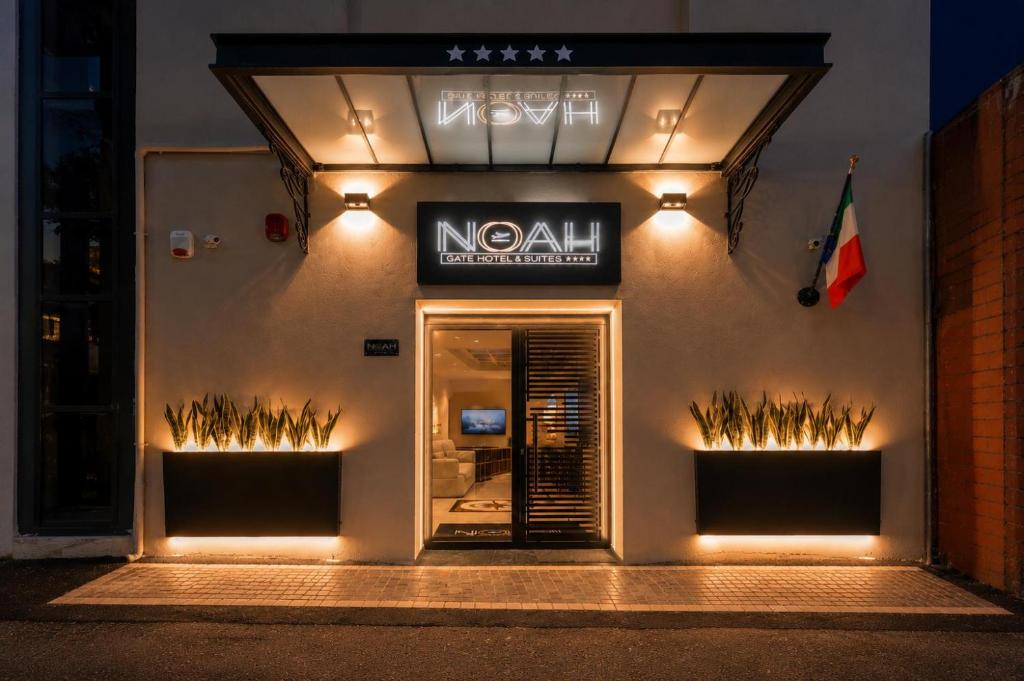 Noah Gate Hotel & Suites - 1