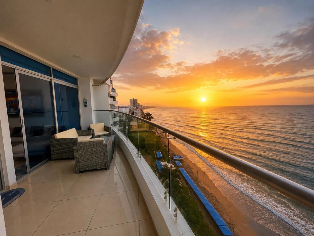 Grand Diamond Beach - Luxury Oceanfront Suite - 2