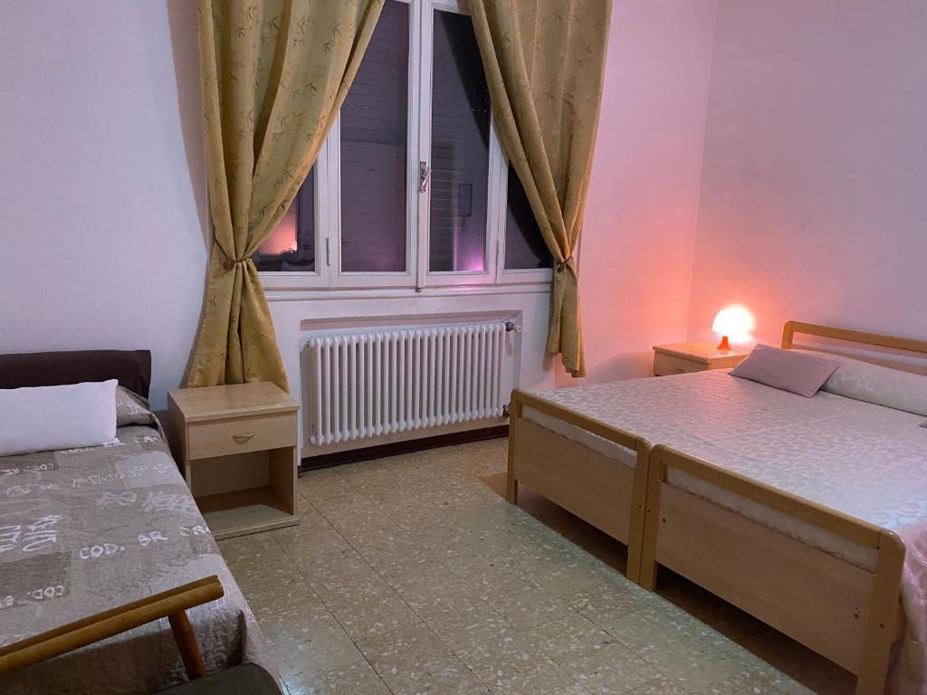 Travellers Lodge Bed & Rooms - 3
