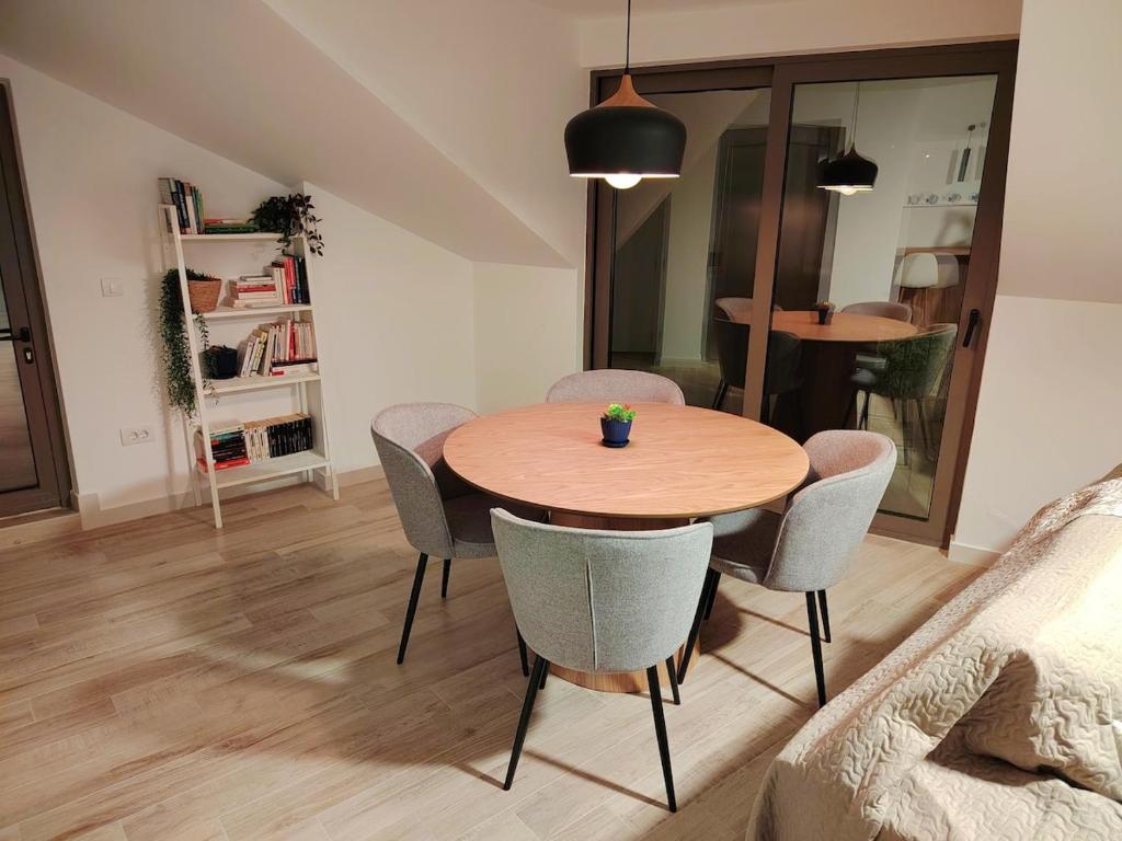 3 1D2 Mini Condos , Modern 2-bedroom penthouse - 3