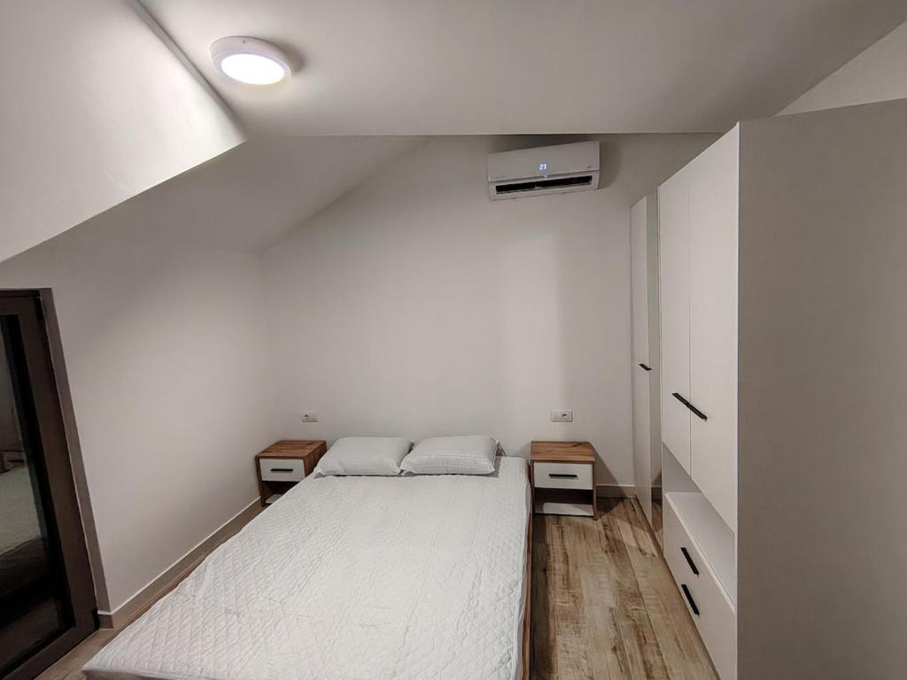 3 1D2 Mini Condos , Modern 2-bedroom penthouse - 4