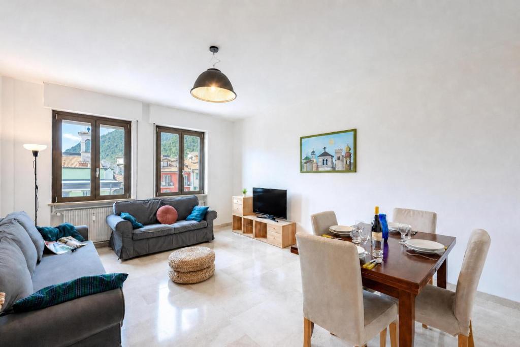 Casa Lucia in Riva Town - Happy Rentals - 2