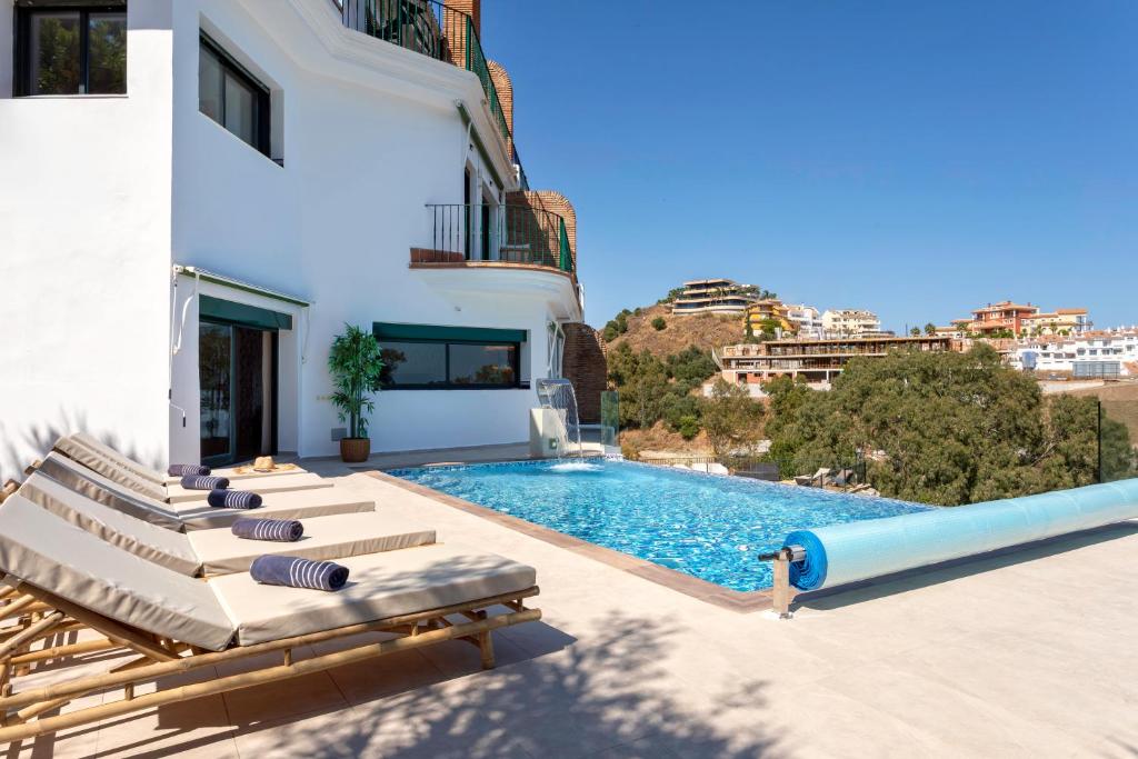 Luxury villa with sea views - heated pool - 5