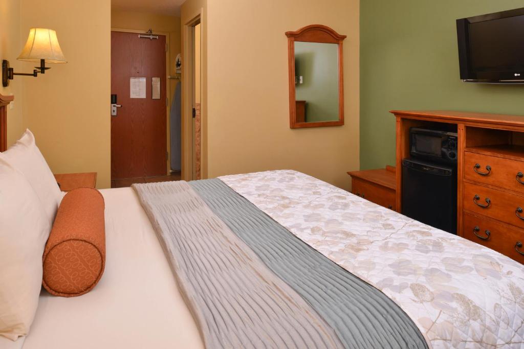 Country Hearth Inn & Suites Edwardsville St. Louis Photo 13