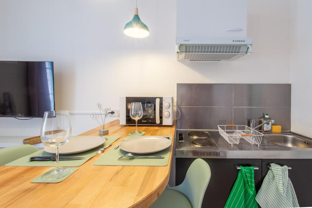 Studio deluxe - climatisé - WIFI - TV connectée - Parking 1mn à pied - 2