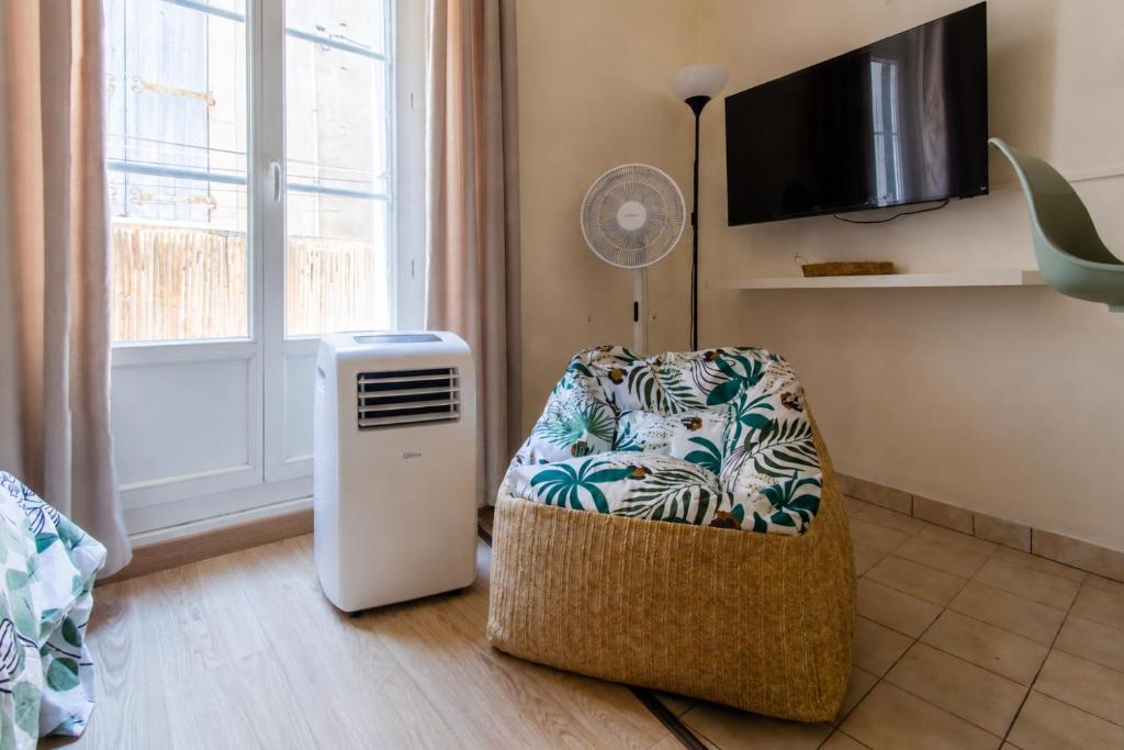 Studio deluxe - climatisé - WIFI - TV connectée - Parking 1mn à pied - 4
