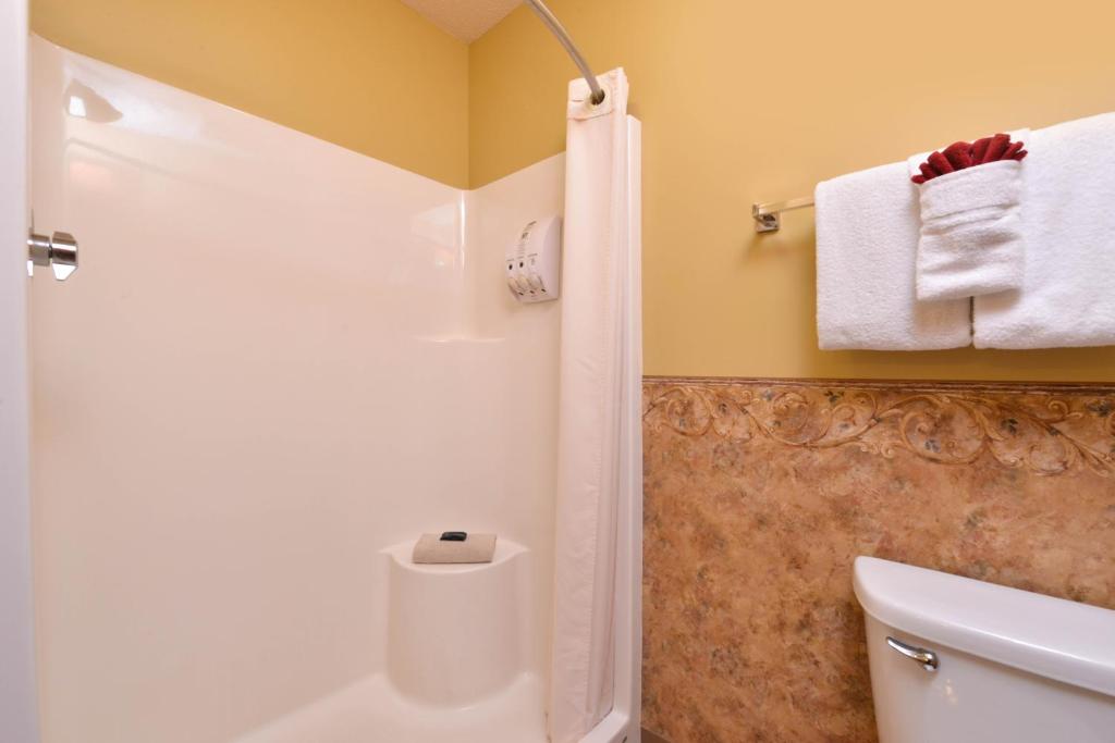 Country Hearth Inn & Suites Edwardsville St. Louis Photo 18