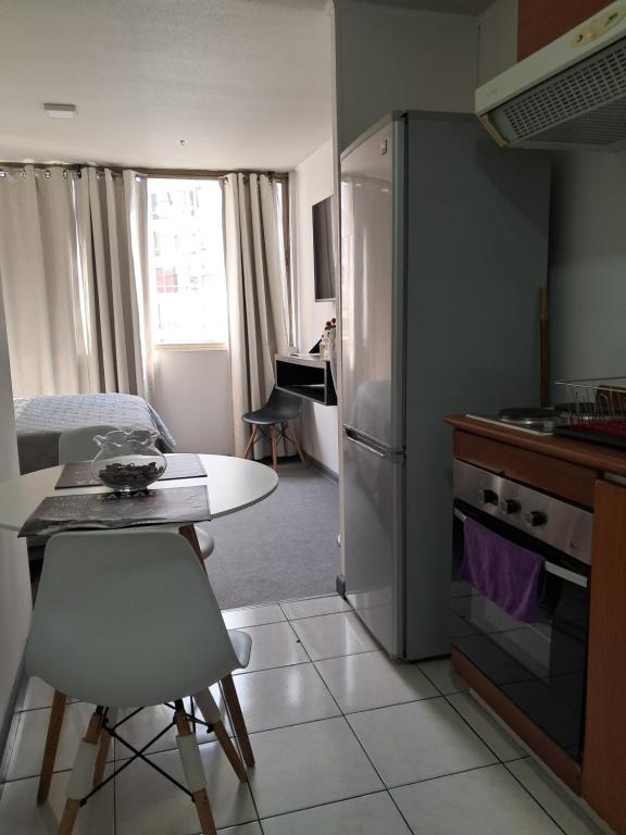 Apartamento equipado con cocina, wifi, baño l Movistar Arenas, Fantasilandia, Santiago centro - 4