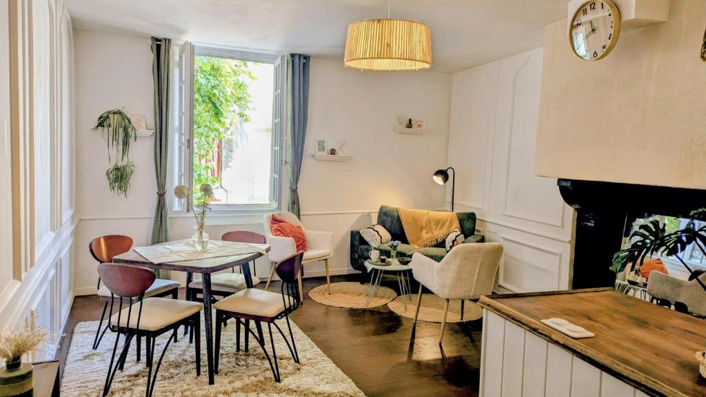 Nouveau ! LE PLATANE, appartement 2 chambres, Centre Historique de Vannes -1 lit 160x200 et 2 lits 90x190 - 1