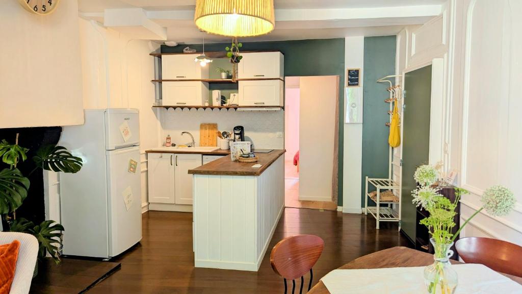 Nouveau ! LE PLATANE, appartement 2 chambres, Centre Historique de Vannes -1 lit 160x200 et 2 lits 90x190 - 3
