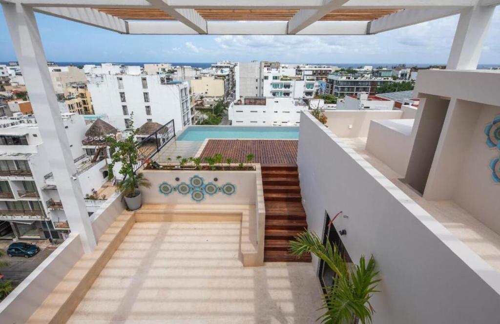 Beachside Escape W Rooftop Pool Access - 4