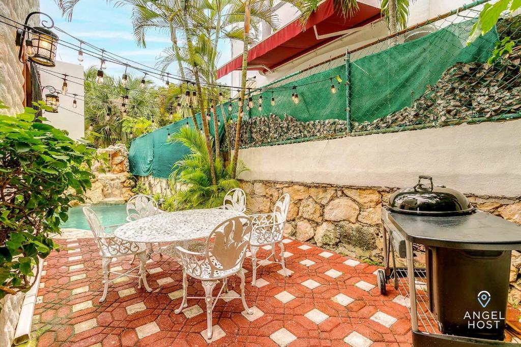 6Br Villa W Pool, Bbq & Backyard - 3