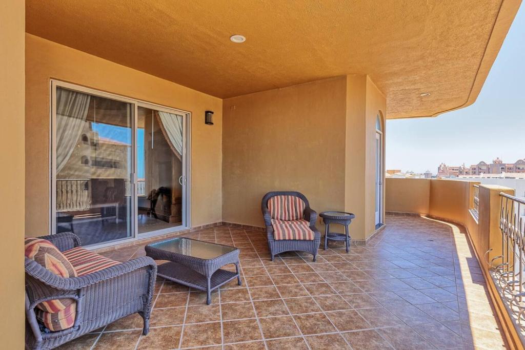 Bella Sirena 601-B -Stylish Condo in Oceanfront Resort - 4
