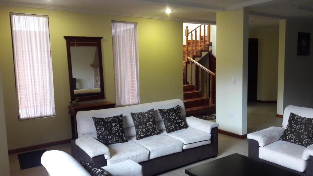 Arriendo Casa cómoda amplia, en lugar cerca a transvia y supermercado - 2